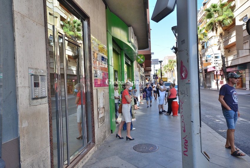 Wederverkoop - APPARTEMENT -
TORREVIEJA - Center