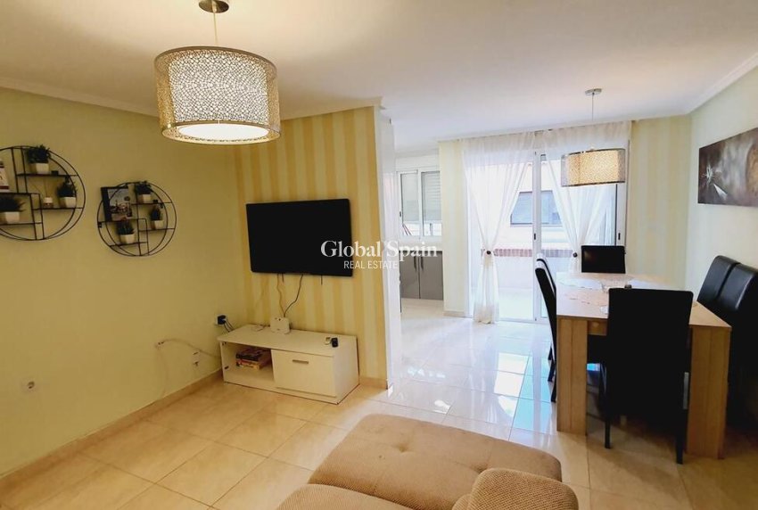 Wederverkoop - APPARTEMENT -
TORREVIEJA - Center