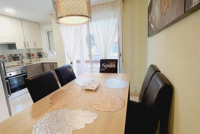 Wederverkoop - APPARTEMENT -
TORREVIEJA - Center