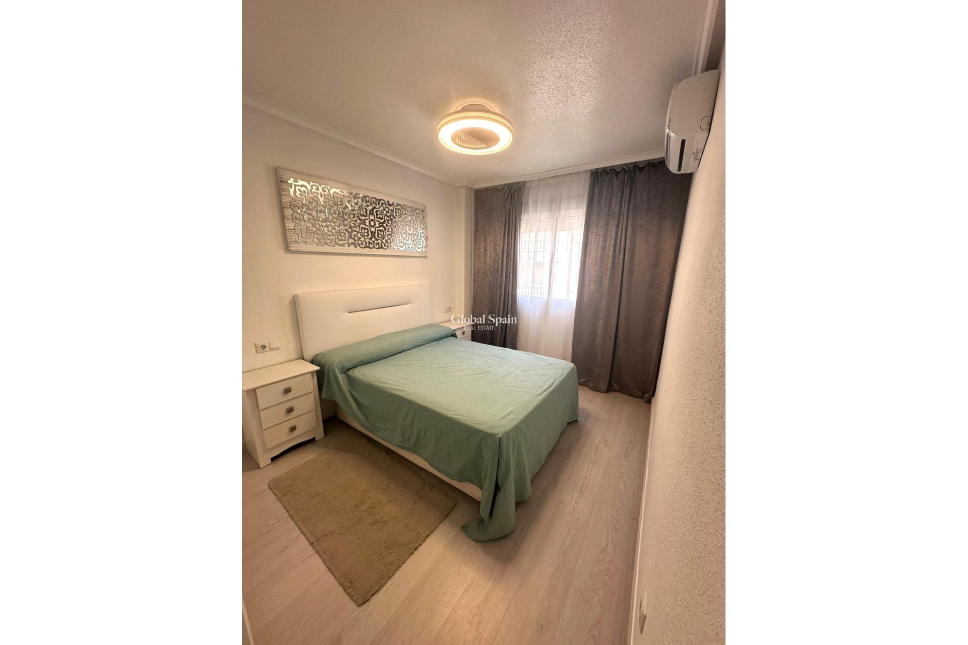 Wederverkoop - APPARTEMENT -
TORREVIEJA - Center