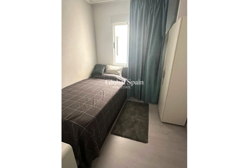 Wederverkoop - APPARTEMENT -
TORREVIEJA - Center