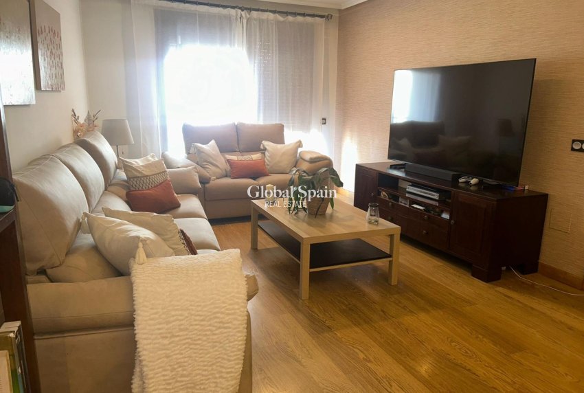 Wederverkoop - APPARTEMENT -
TORREVIEJA - Center