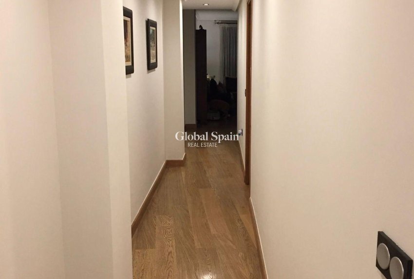 Wederverkoop - APPARTEMENT -
TORREVIEJA - Center