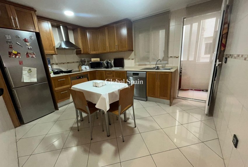 Wederverkoop - APPARTEMENT -
TORREVIEJA - Center