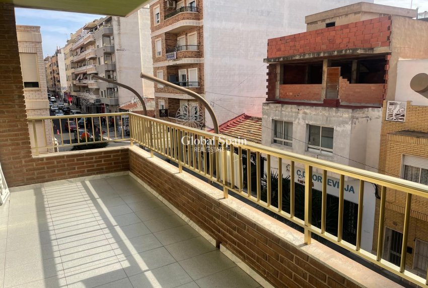 Wederverkoop - APPARTEMENT -
TORREVIEJA - Center