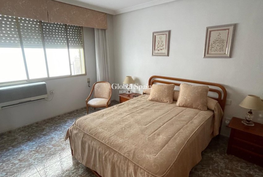 Wederverkoop - APPARTEMENT -
TORREVIEJA - Center
