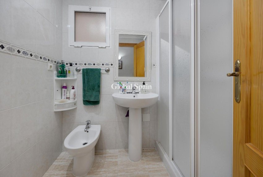 Wederverkoop - APPARTEMENT -
TORREVIEJA - Center