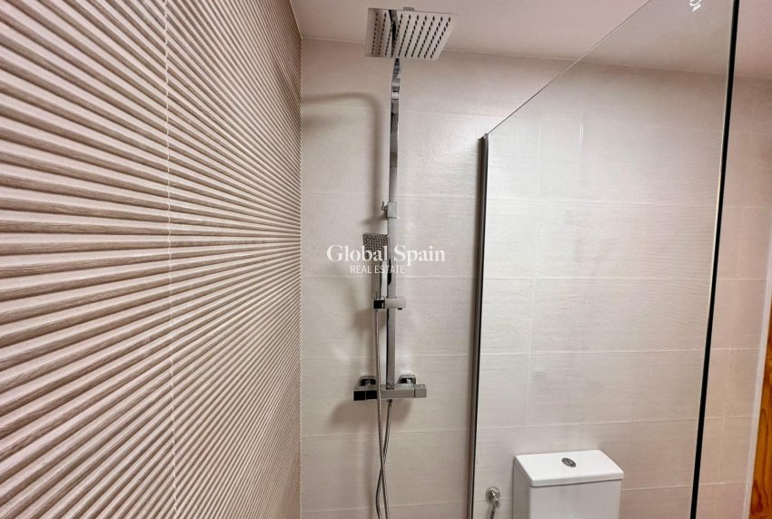 Wederverkoop - APPARTEMENT -
TORREVIEJA - Center