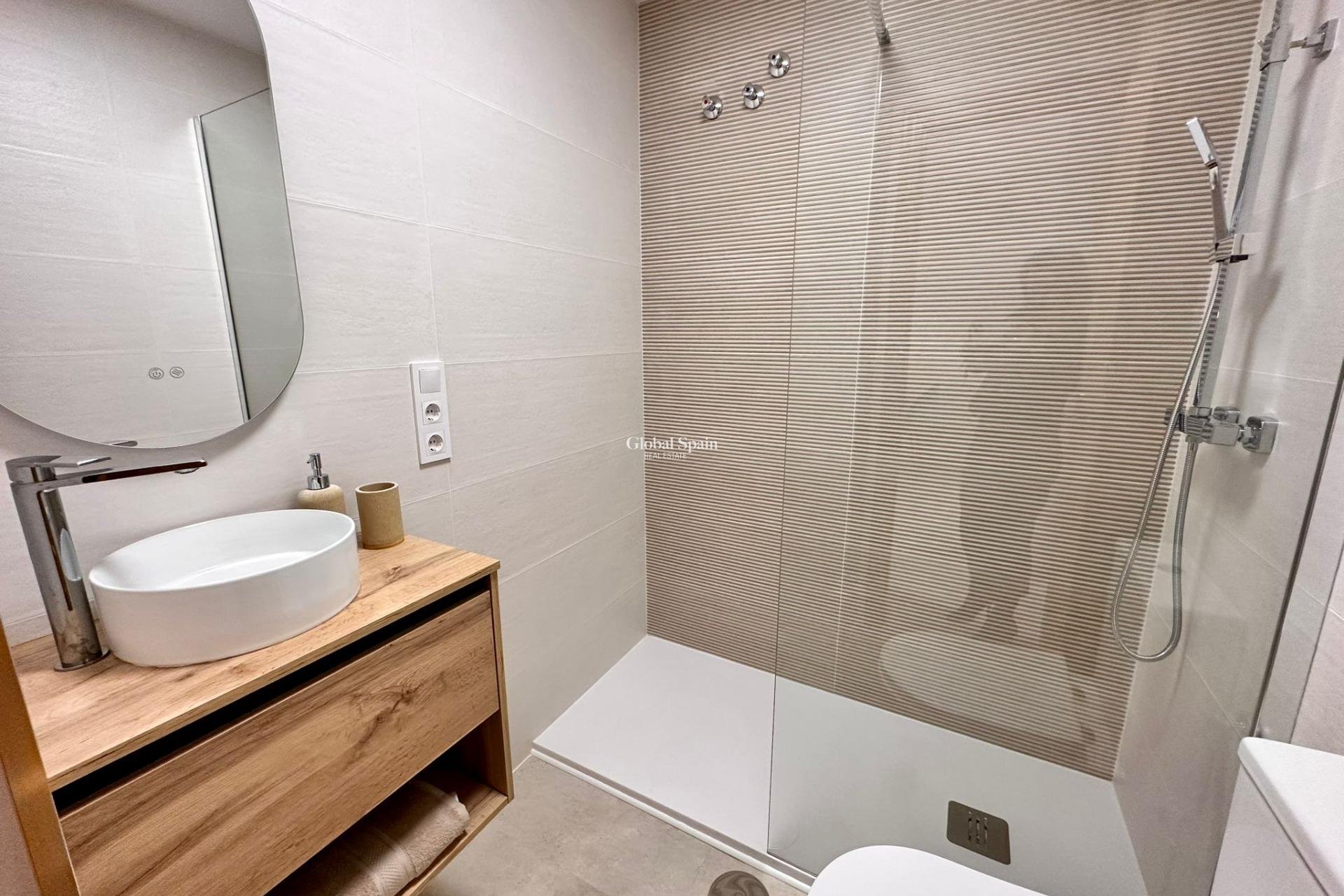 Wederverkoop - APPARTEMENT -
TORREVIEJA - Center