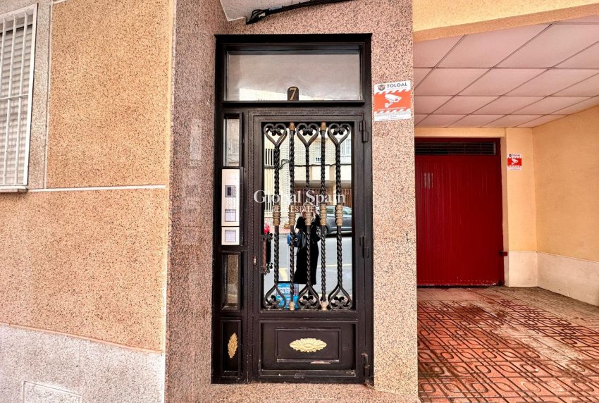 Wederverkoop - APPARTEMENT -
TORREVIEJA - Center