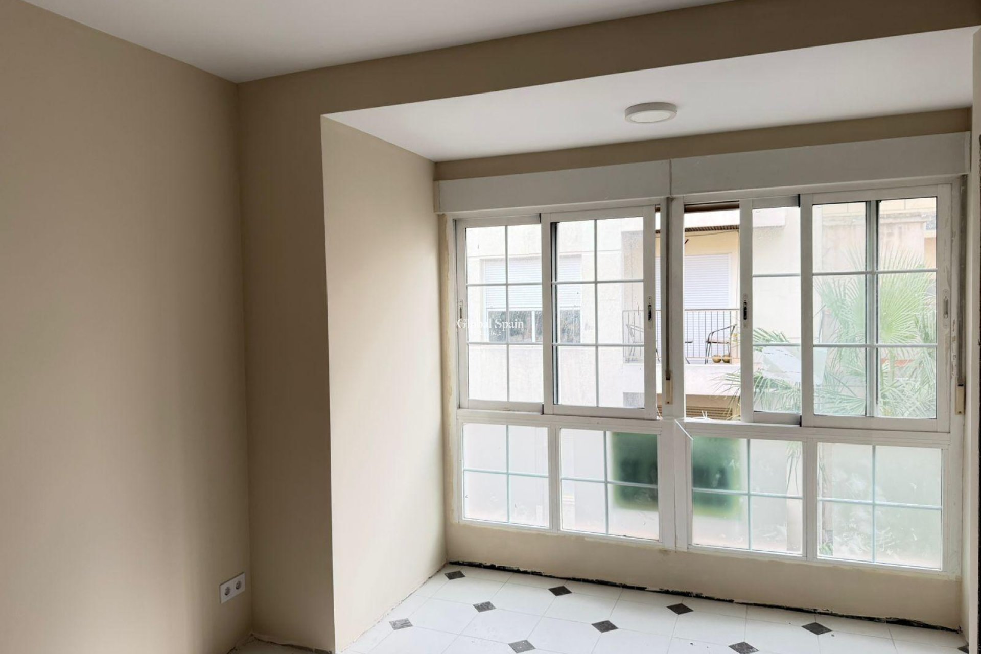 Wederverkoop - APPARTEMENT -
TORREVIEJA - Center