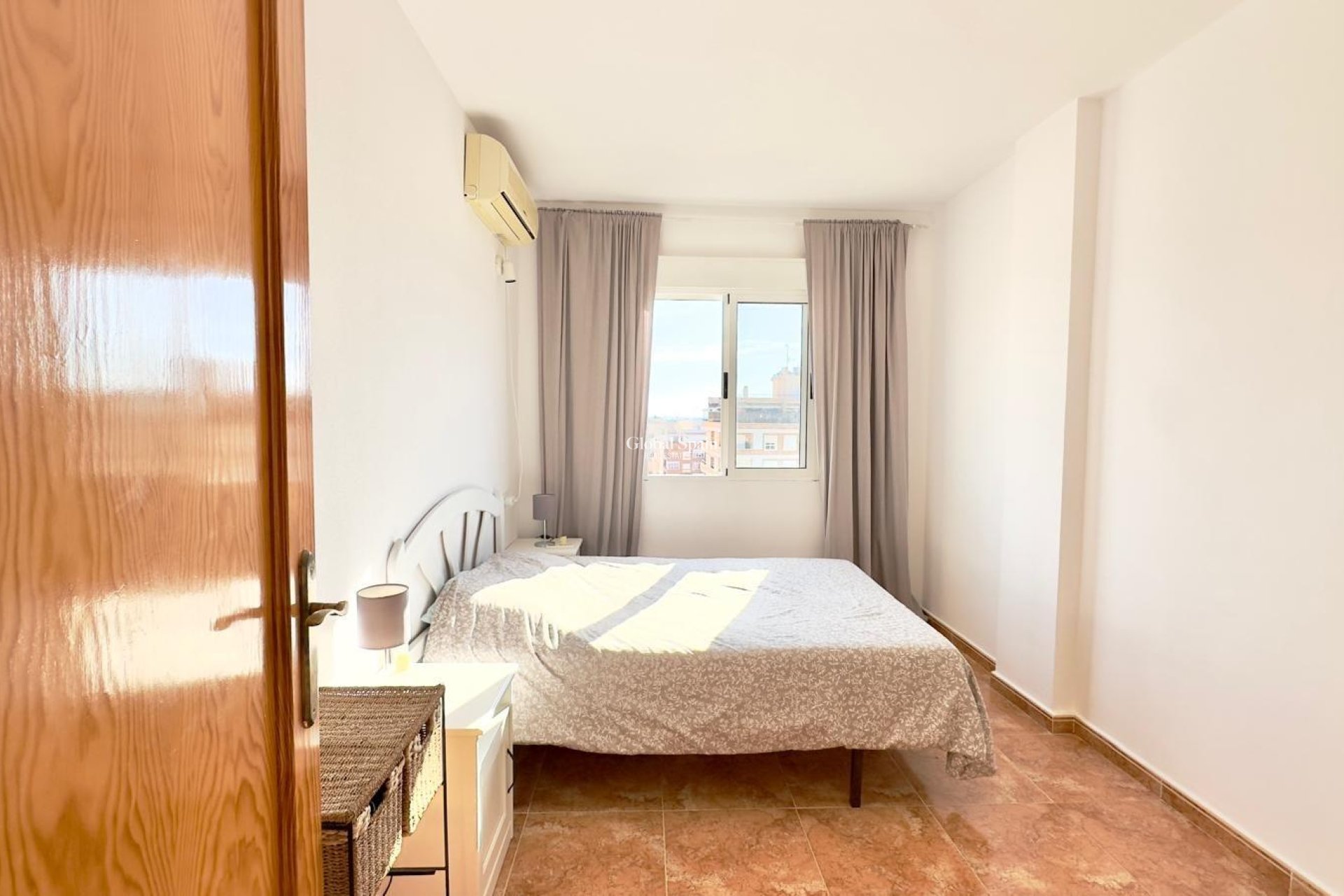 Wederverkoop - APPARTEMENT -
TORREVIEJA - Center
