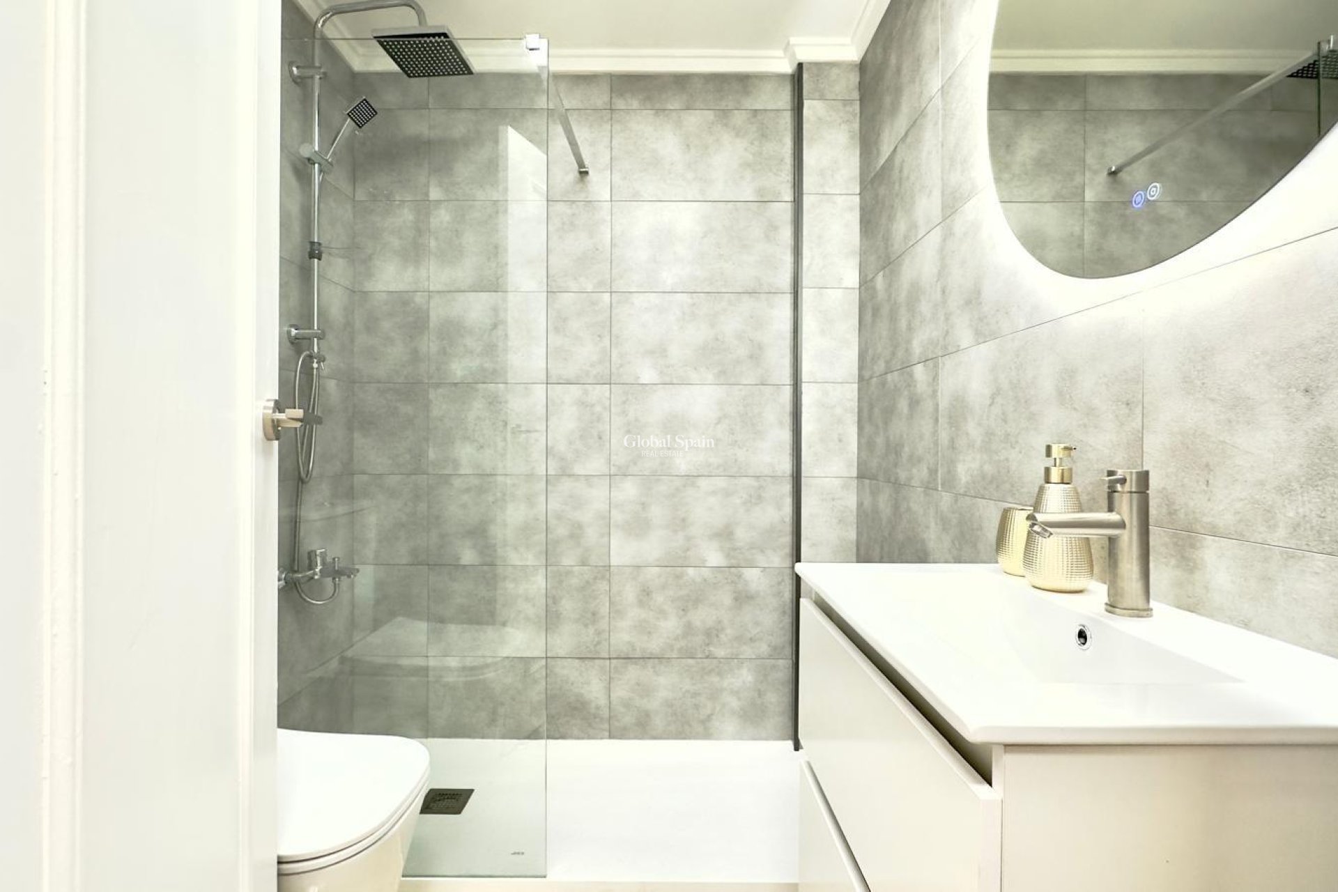 Wederverkoop - APPARTEMENT -
TORREVIEJA - Center