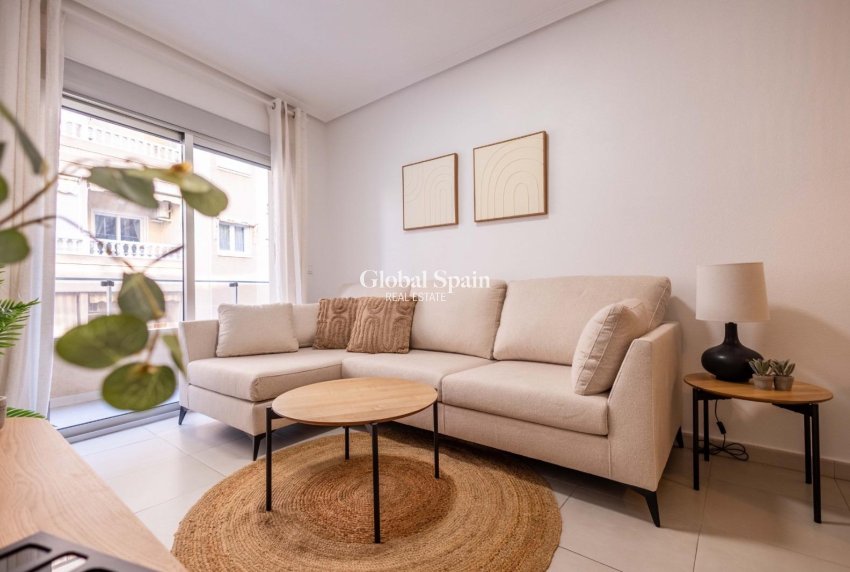 Wederverkoop - APPARTEMENT -
TORREVIEJA - Center