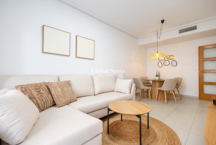 Wederverkoop - APPARTEMENT -
TORREVIEJA - Center