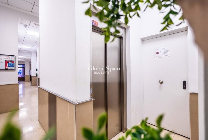 Wederverkoop - APPARTEMENT -
TORREVIEJA - Center