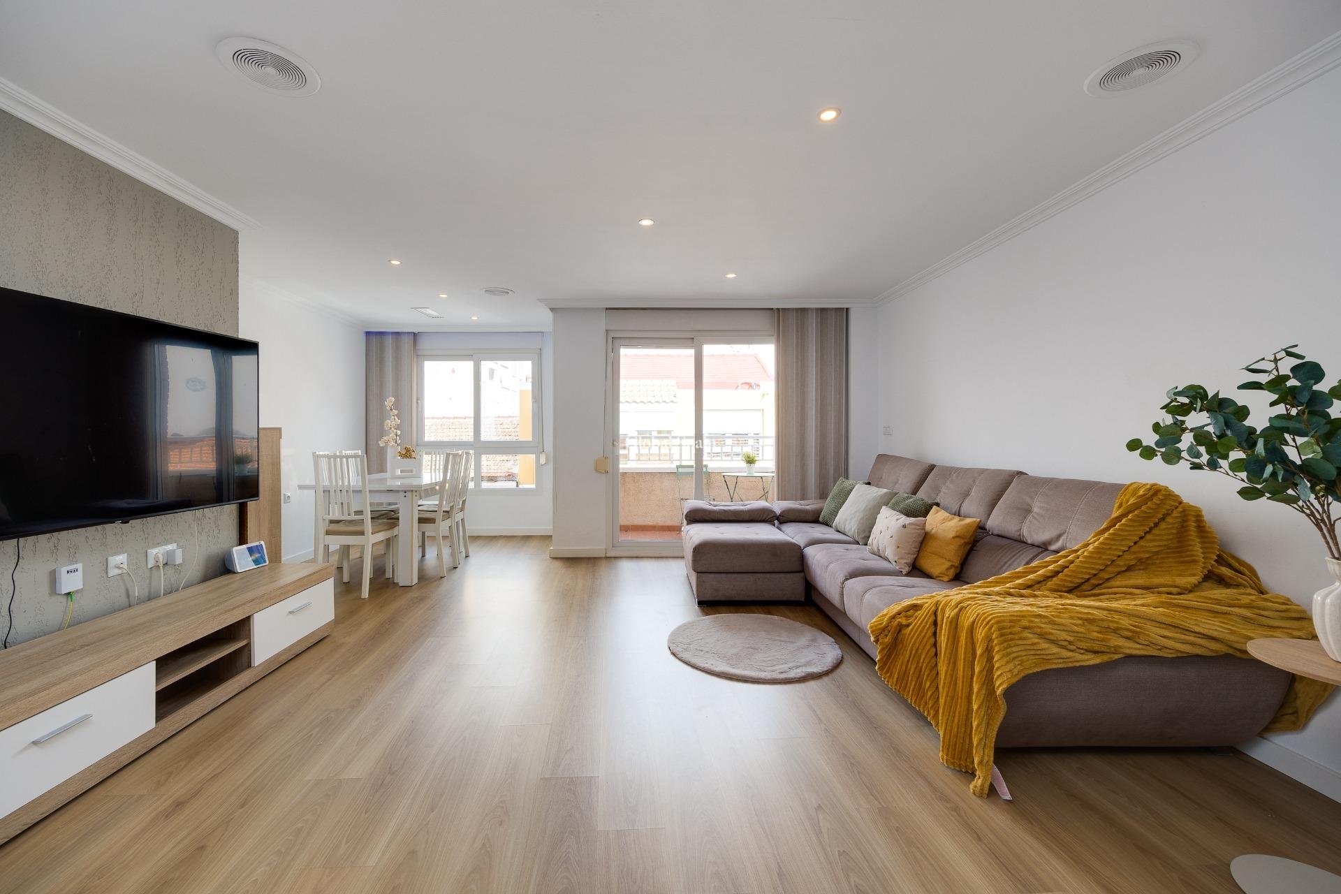 Wederverkoop - APPARTEMENT -
TORREVIEJA - Center