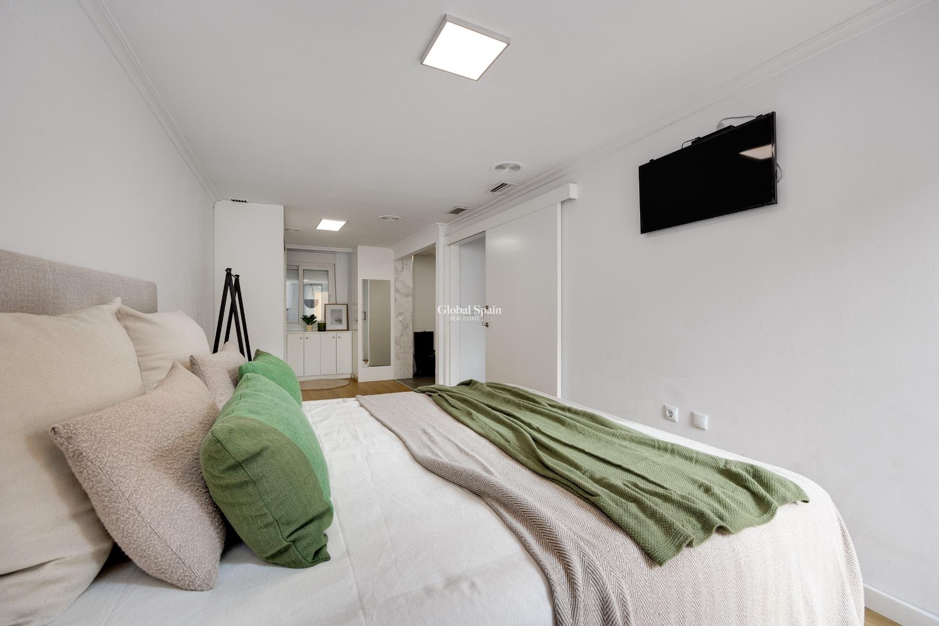 Wederverkoop - APPARTEMENT -
TORREVIEJA - Center