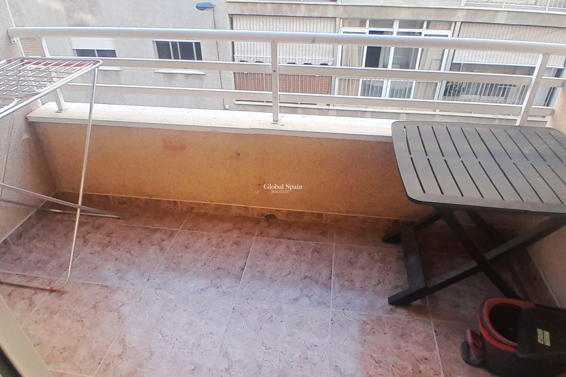 Wederverkoop - APPARTEMENT -
TORREVIEJA - Center