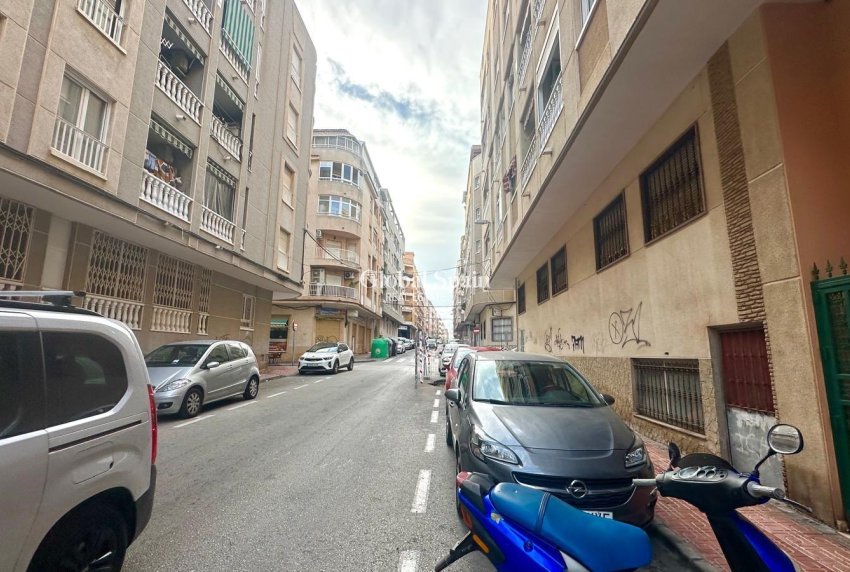 Wederverkoop - APPARTEMENT -
TORREVIEJA - Center