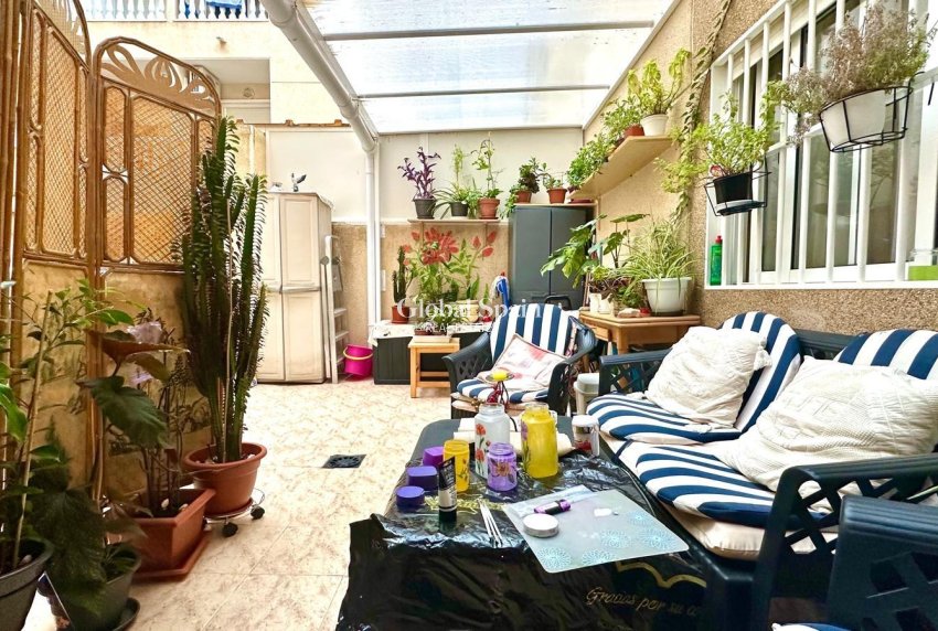 Wederverkoop - APPARTEMENT -
TORREVIEJA - Center