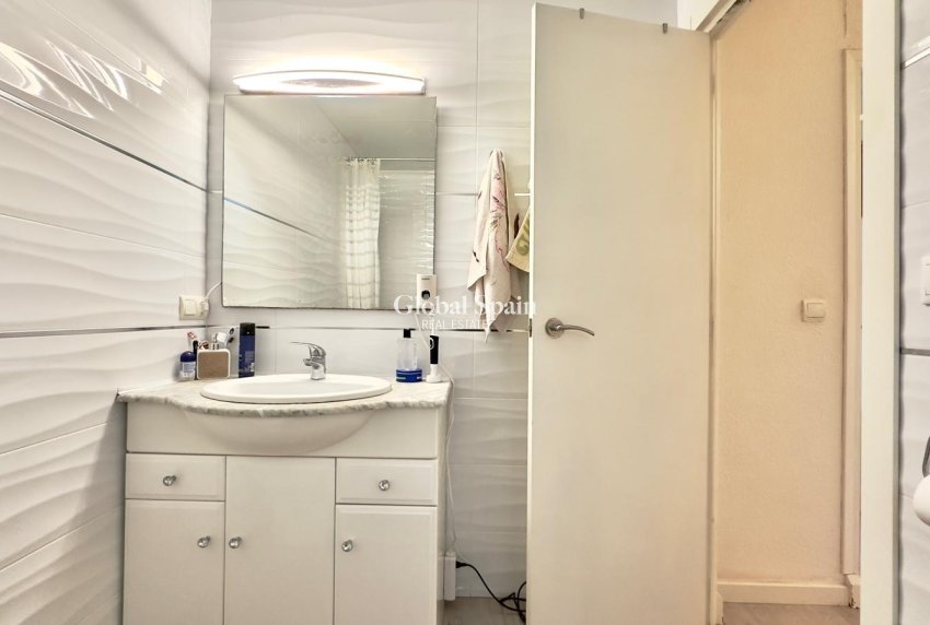 Wederverkoop - APPARTEMENT -
TORREVIEJA - Center