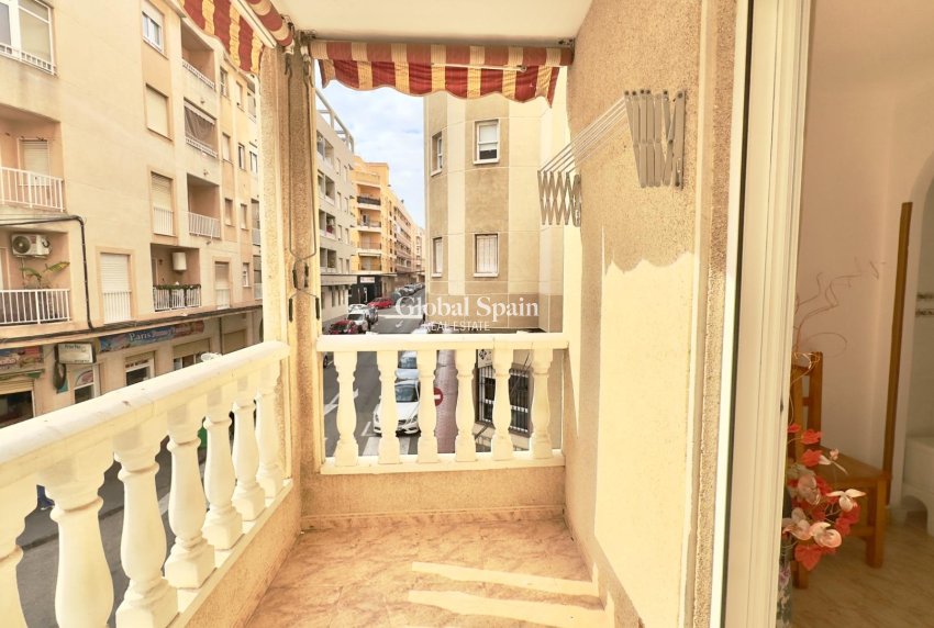 Wederverkoop - APPARTEMENT -
TORREVIEJA - Center