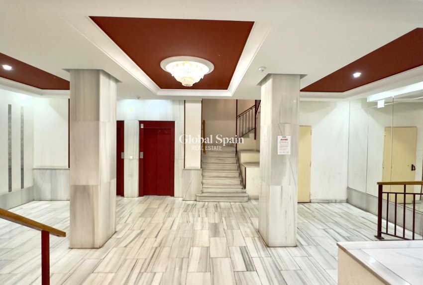 Wederverkoop - APPARTEMENT -
TORREVIEJA - Center