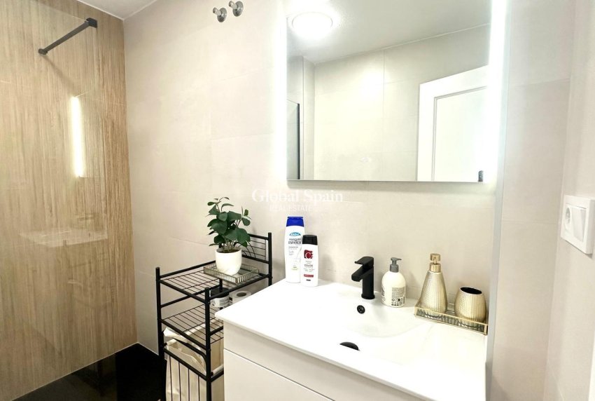 Wederverkoop - APPARTEMENT -
TORREVIEJA - Center