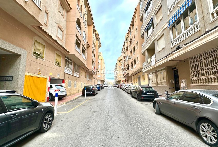 Wederverkoop - APPARTEMENT -
TORREVIEJA - Center