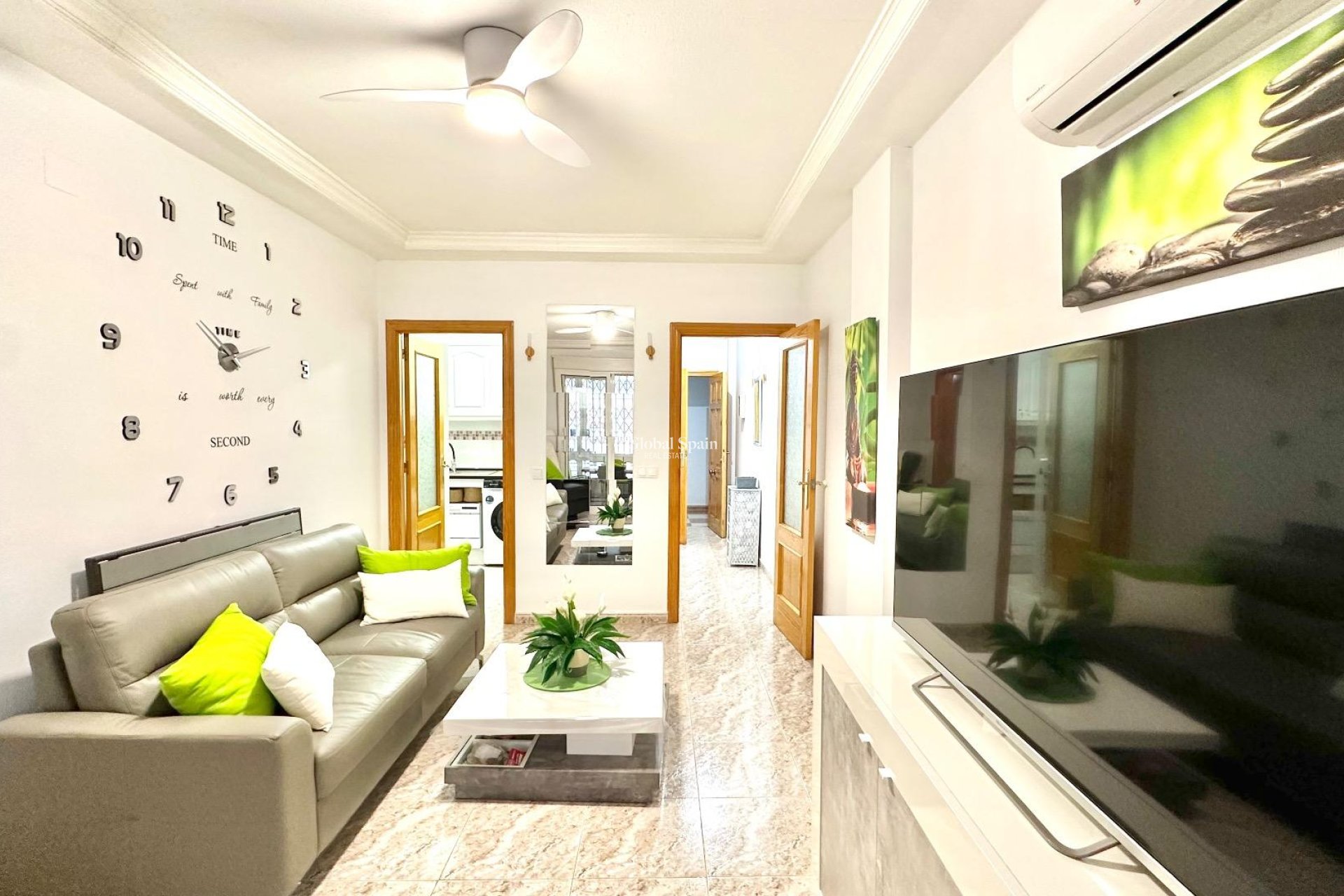 Wederverkoop - APPARTEMENT -
TORREVIEJA - Center