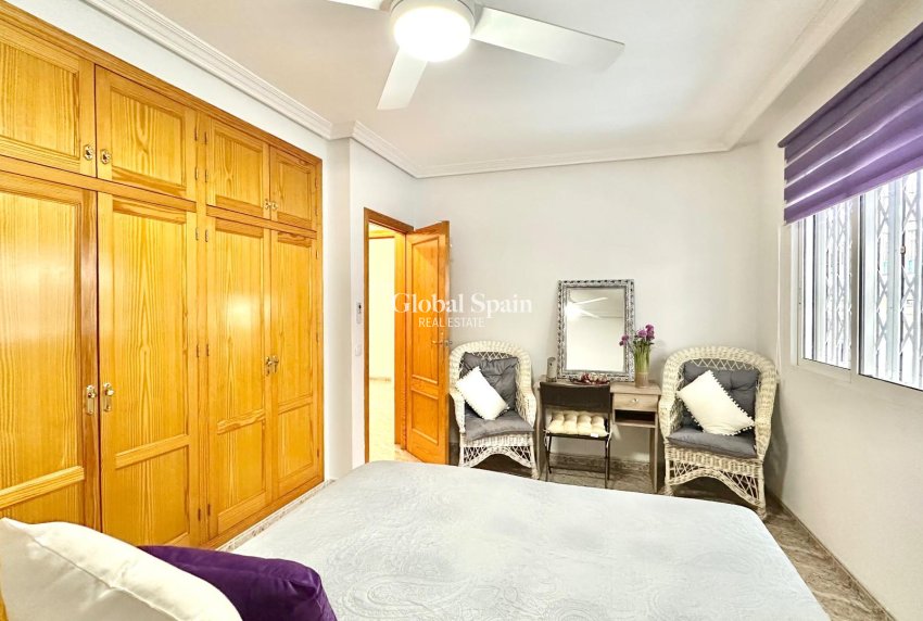 Wederverkoop - APPARTEMENT -
TORREVIEJA - Center