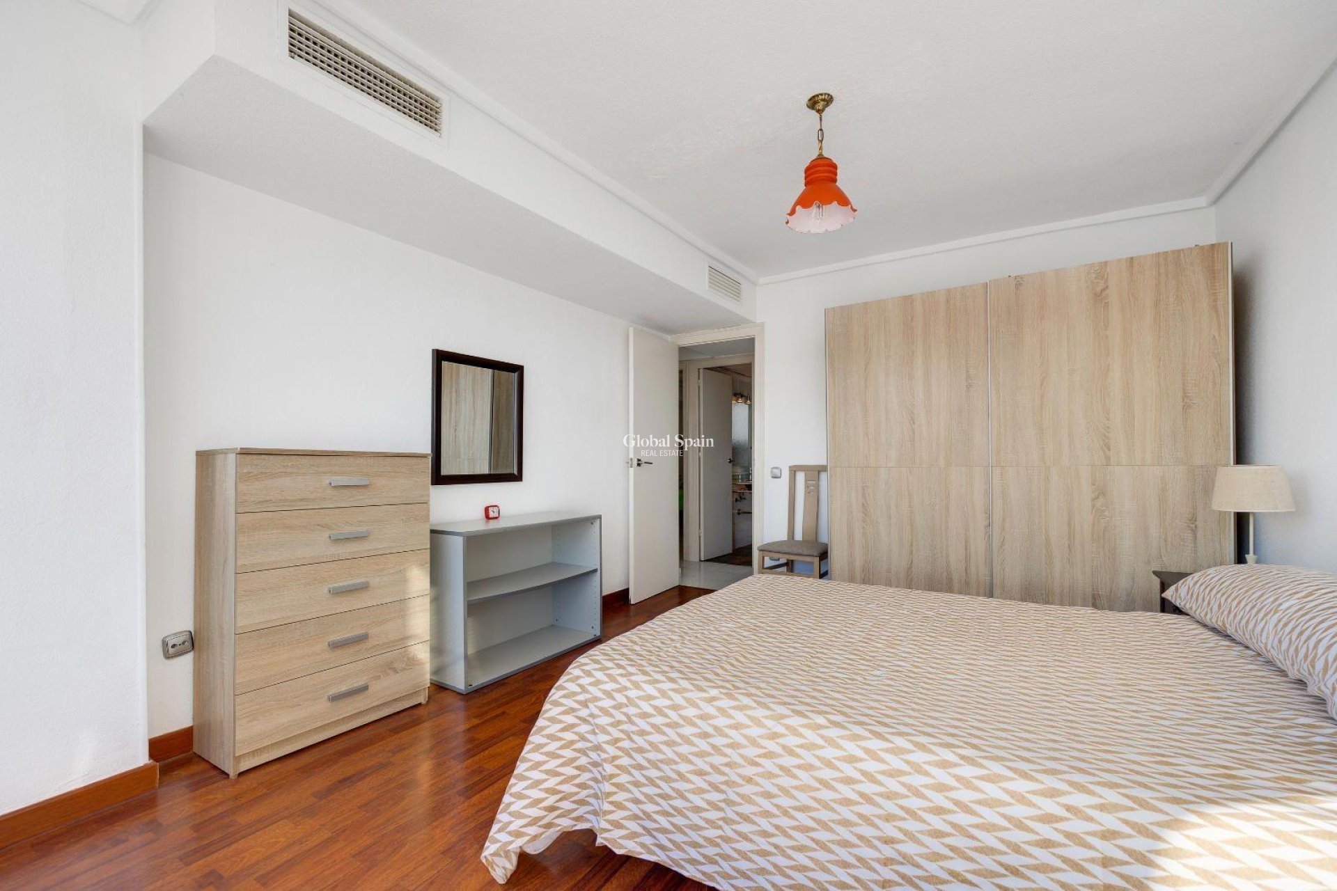 Wederverkoop - APPARTEMENT -
TORREVIEJA - Center