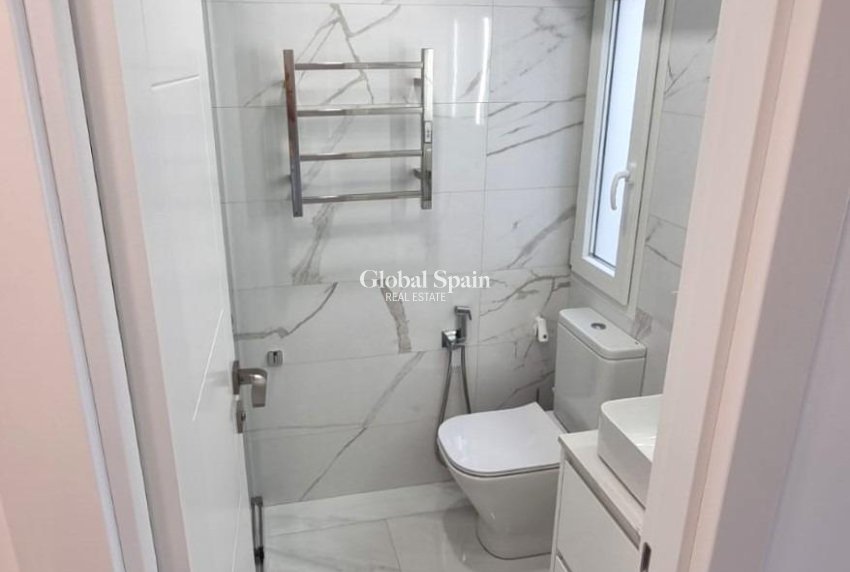 Wederverkoop - APPARTEMENT -
TORREVIEJA - Center