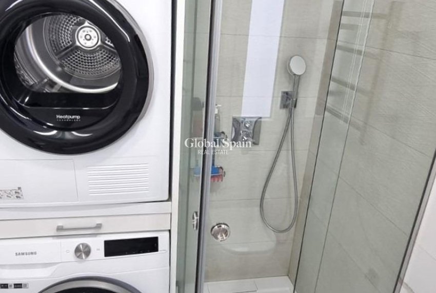 Wederverkoop - APPARTEMENT -
TORREVIEJA - Center