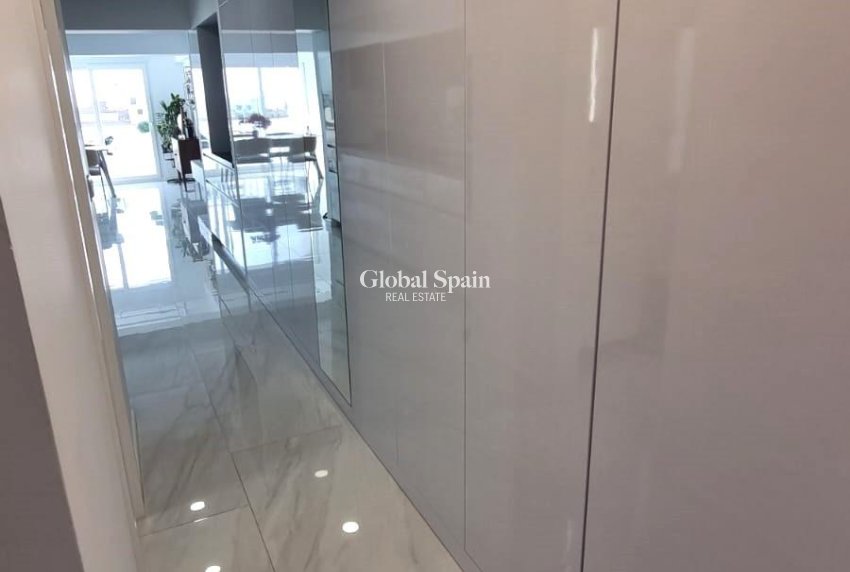 Wederverkoop - APPARTEMENT -
TORREVIEJA - Center