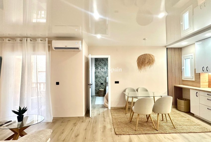 Wederverkoop - APPARTEMENT -
TORREVIEJA - Center