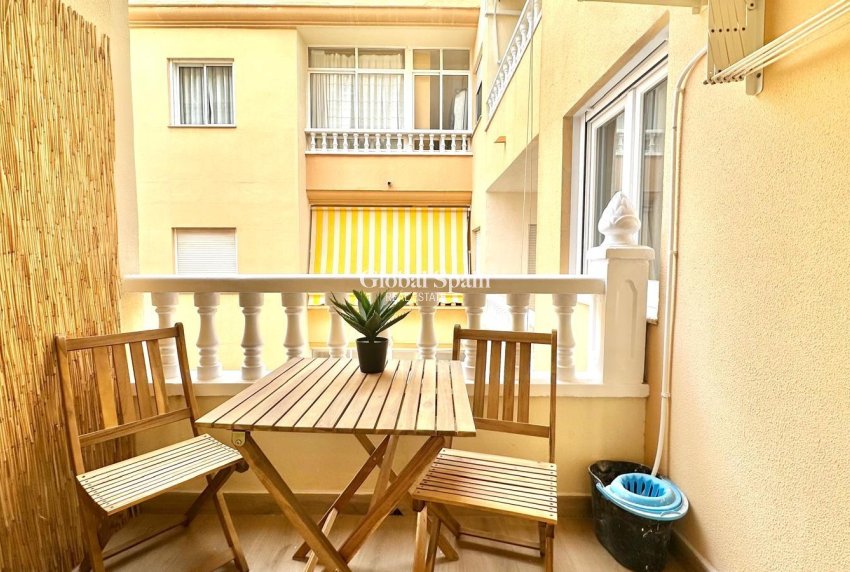 Wederverkoop - APPARTEMENT -
TORREVIEJA - Center