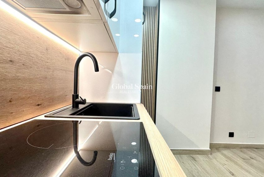 Wederverkoop - APPARTEMENT -
TORREVIEJA - Center