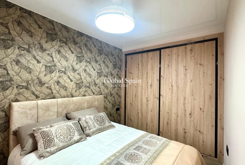 Wederverkoop - APPARTEMENT -
TORREVIEJA - Center