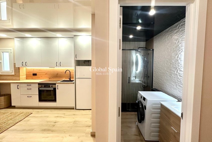 Wederverkoop - APPARTEMENT -
TORREVIEJA - Center