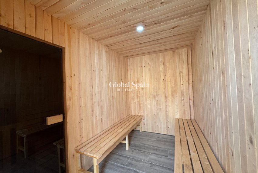 Wederverkoop - APPARTEMENT -
TORREVIEJA - Center