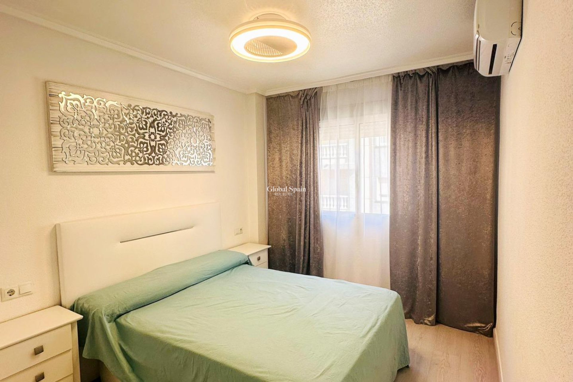 Wederverkoop - APPARTEMENT -
TORREVIEJA - Center