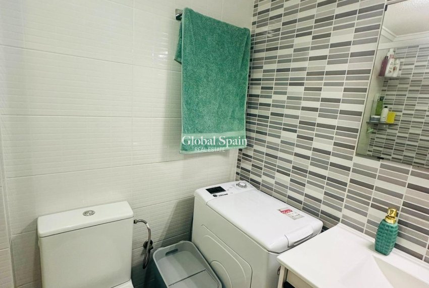 Wederverkoop - APPARTEMENT -
TORREVIEJA - Center