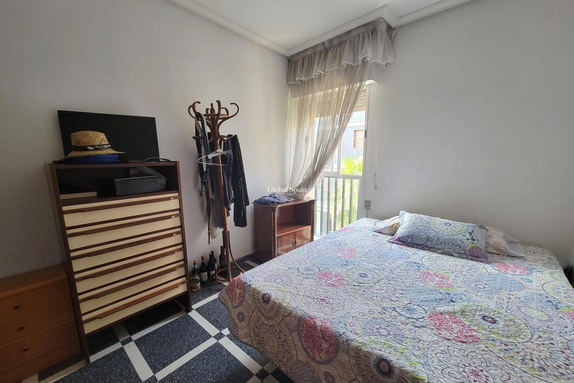 Wederverkoop - APPARTEMENT -
TORREVIEJA - Center