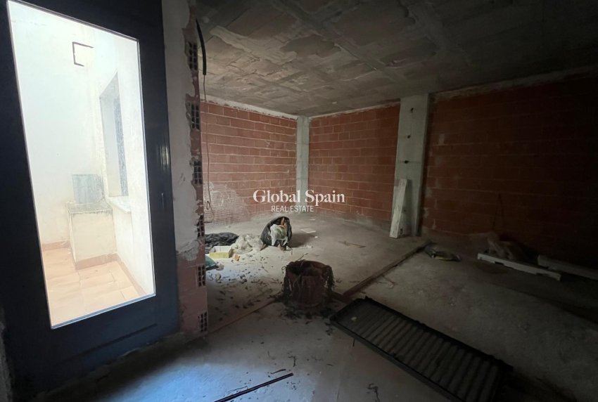 Wederverkoop - APPARTEMENT -
TORREVIEJA - Center