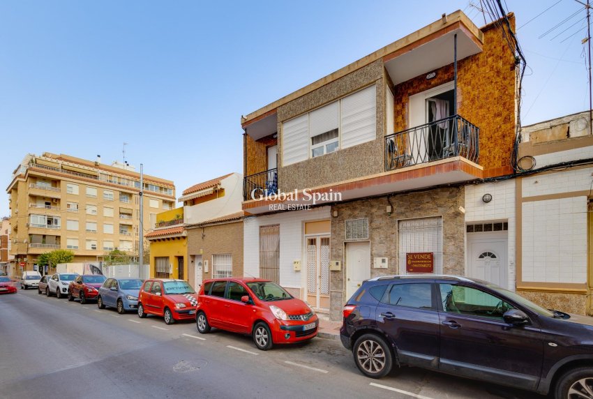 Wederverkoop - APPARTEMENT -
TORREVIEJA - Center