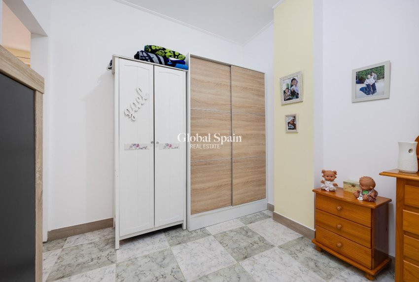 Wederverkoop - APPARTEMENT -
TORREVIEJA - Center