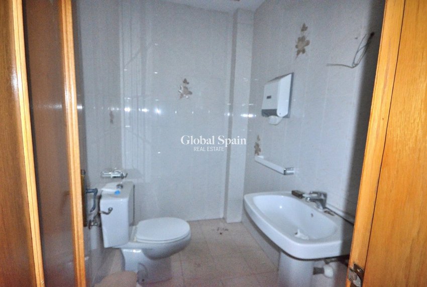 Wederverkoop - APPARTEMENT -
TORREVIEJA - Center