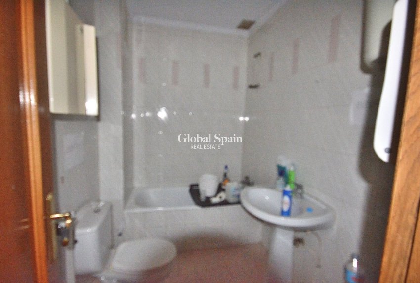 Wederverkoop - APPARTEMENT -
TORREVIEJA - Center